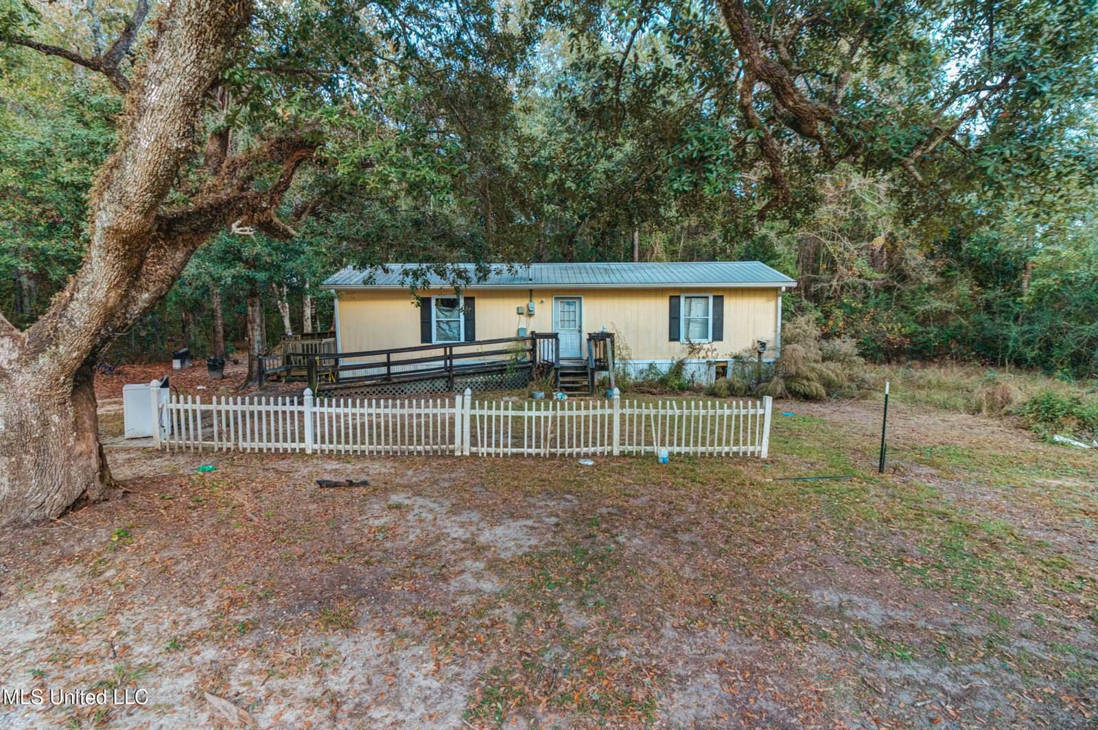 7141 Road 406, Kiln, MS 39556