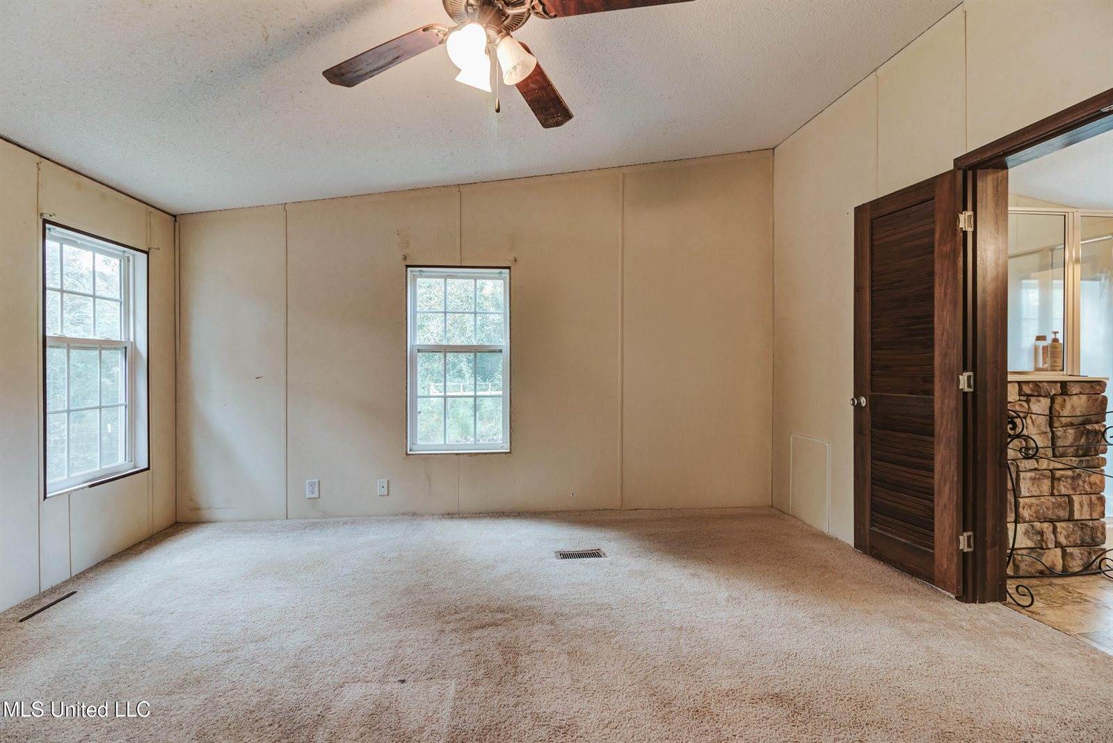 7141 Road 406, Kiln, MS 39556