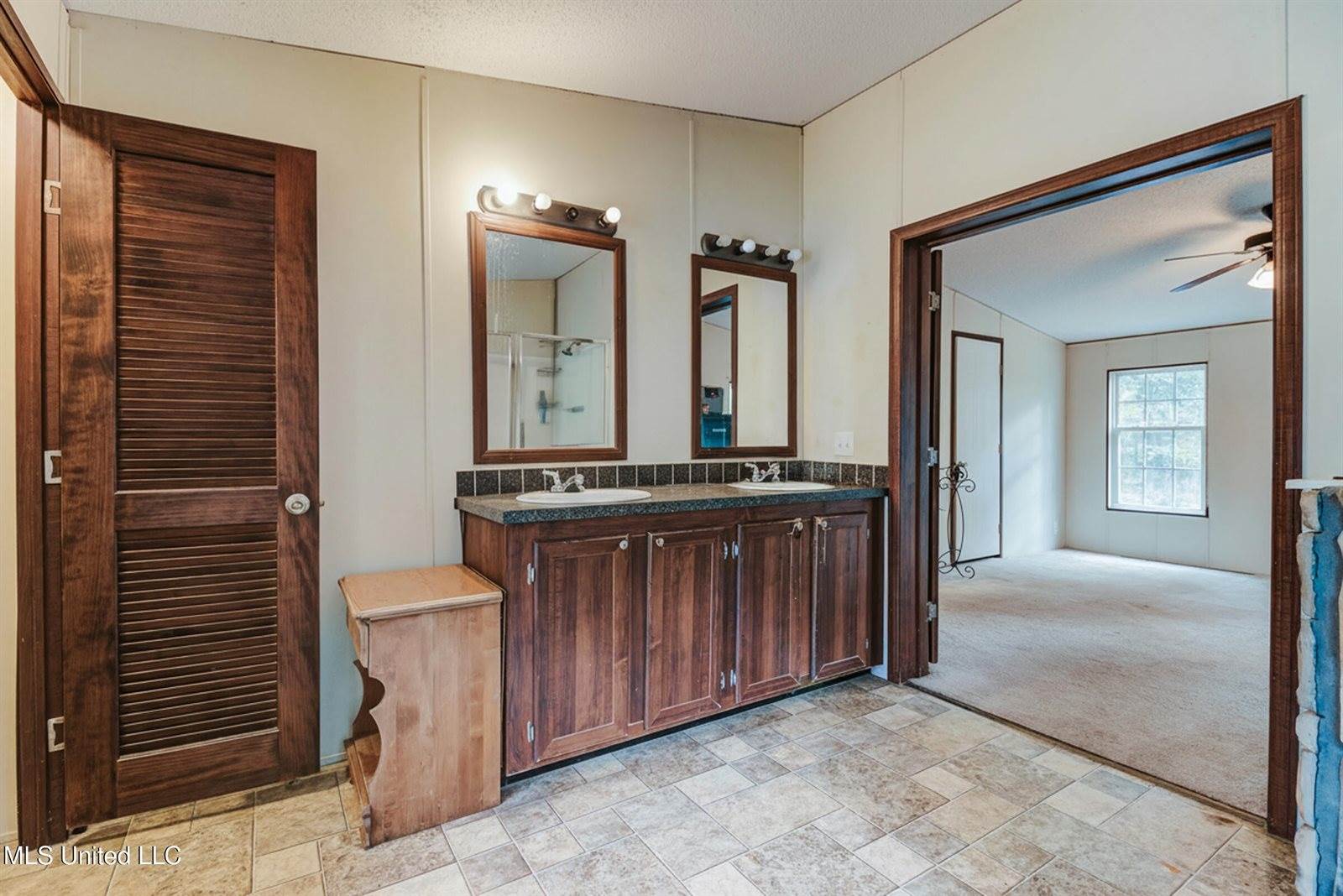 7141 Road 406, Kiln, MS 39556