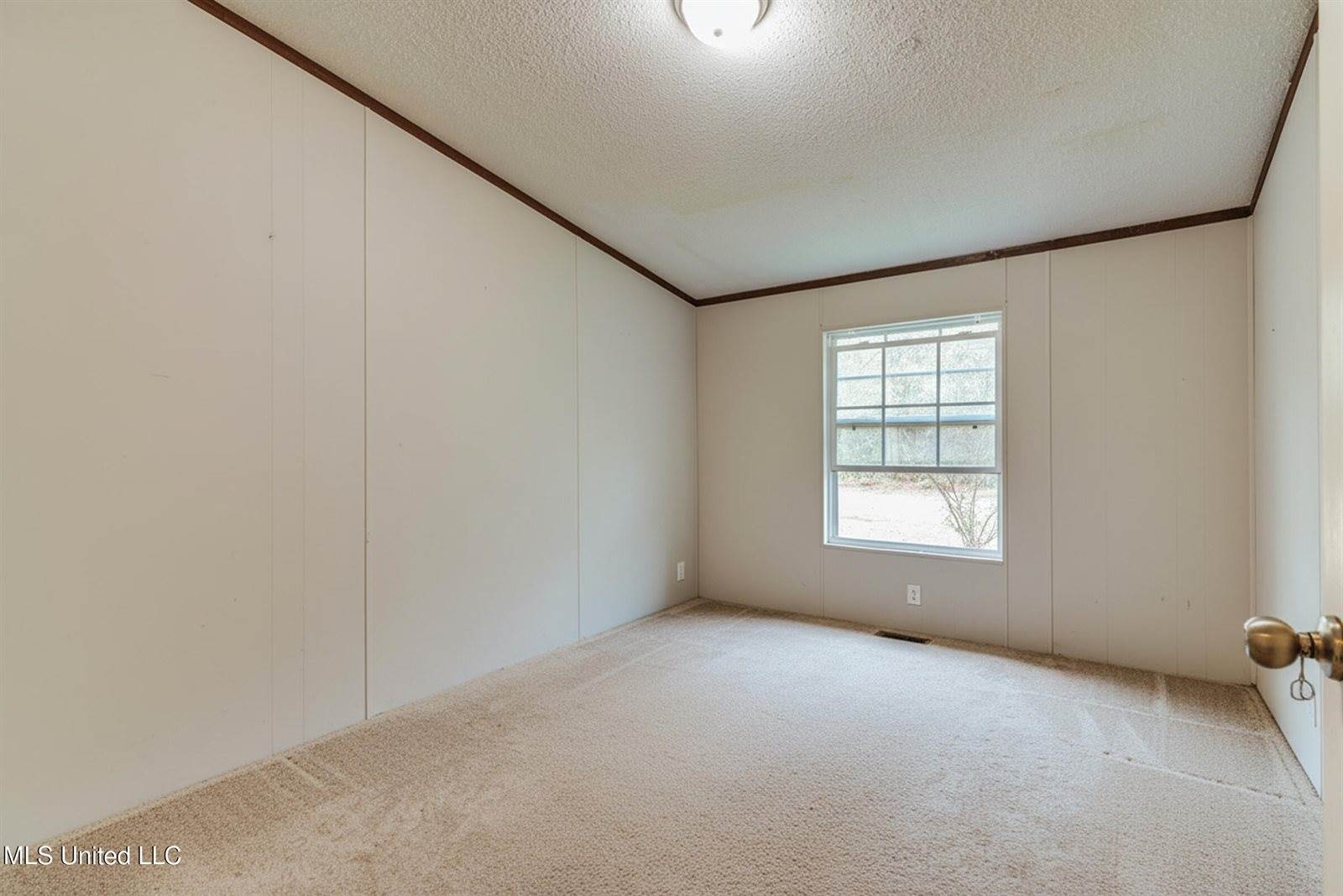 7141 Road 406, Kiln, MS 39556