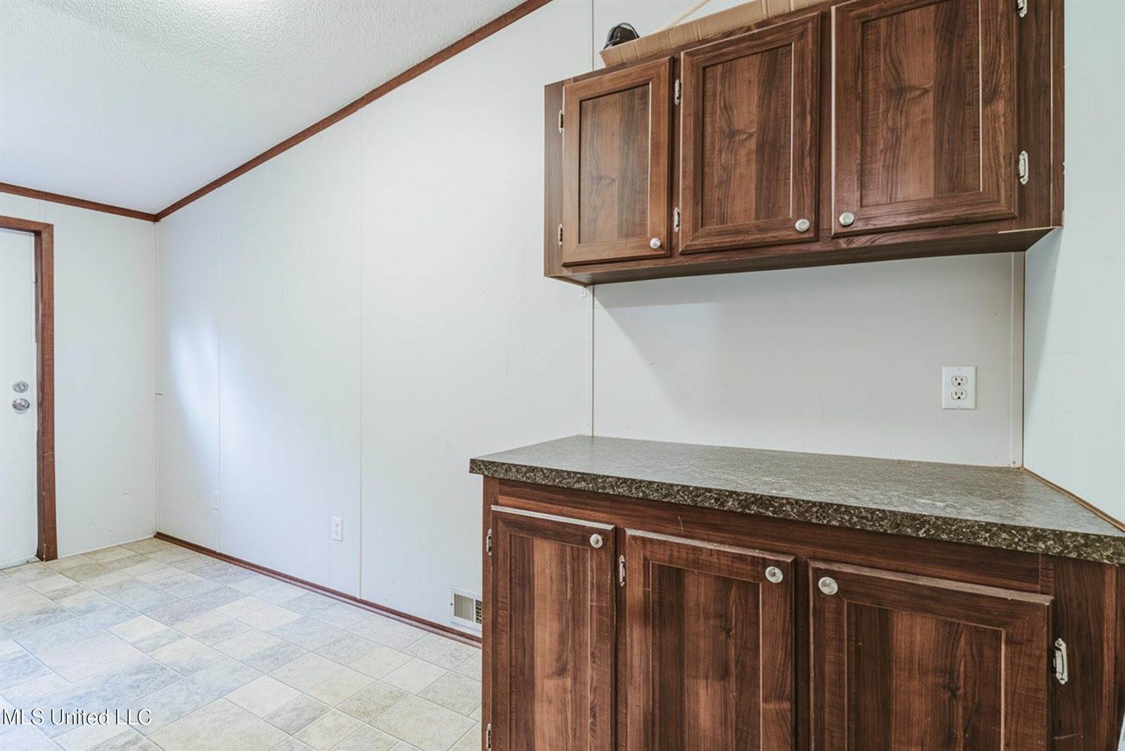 7141 Road 406, Kiln, MS 39556