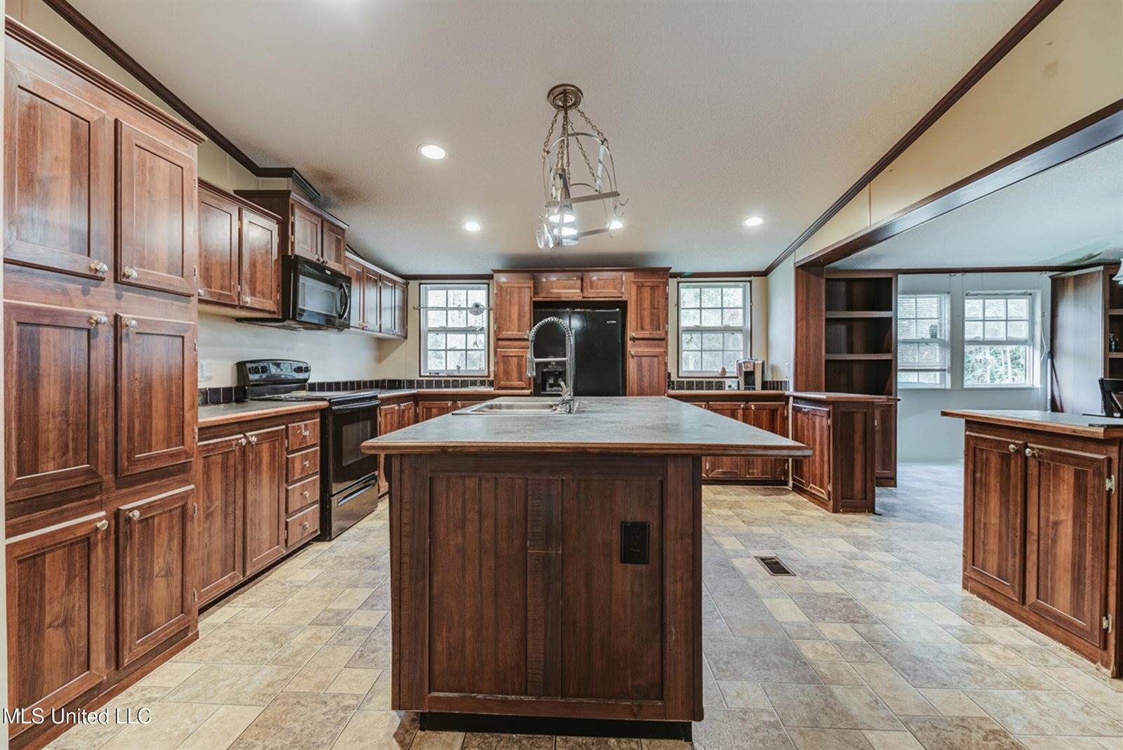 7141 Road 406, Kiln, MS 39556