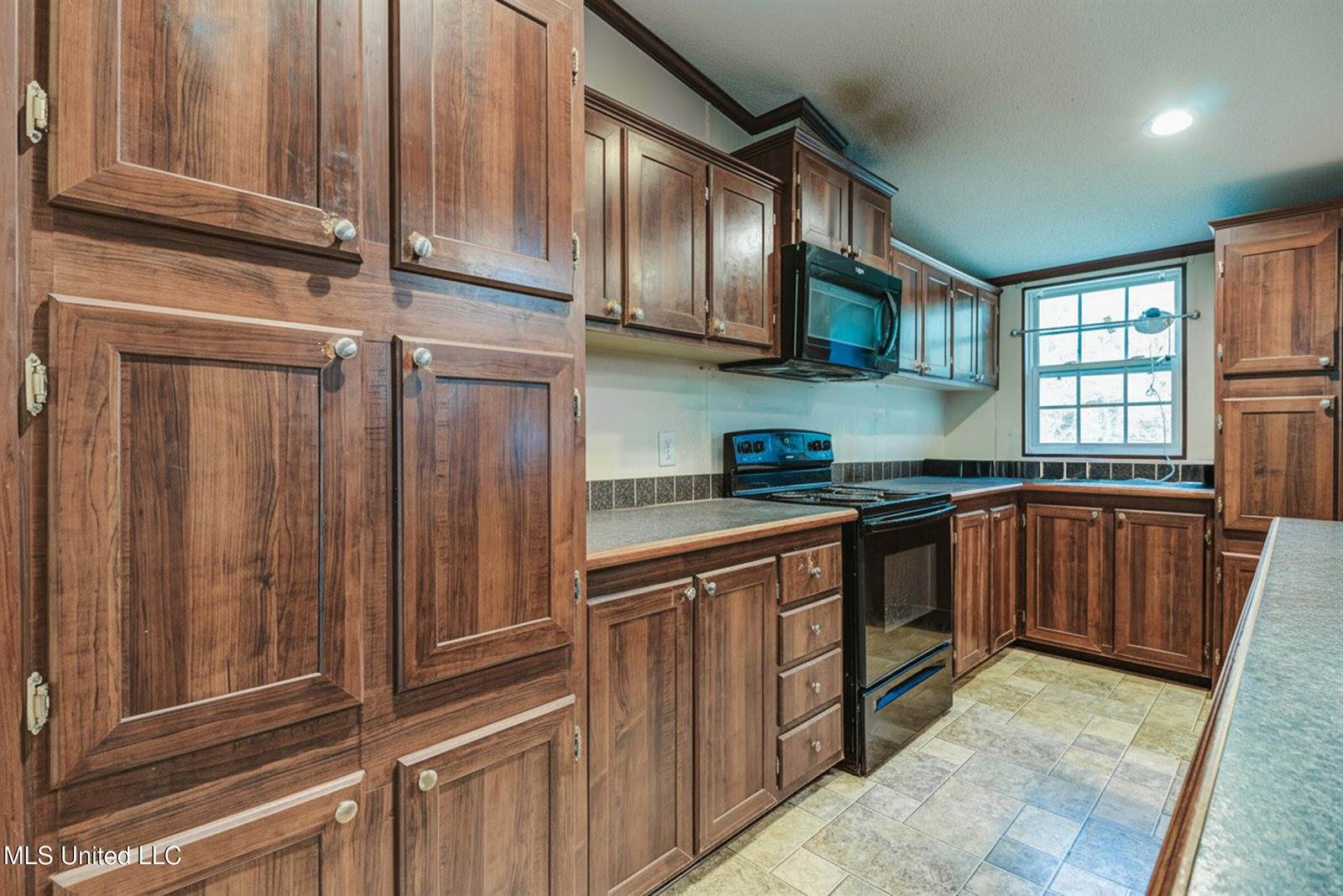 7141 Road 406, Kiln, MS 39556