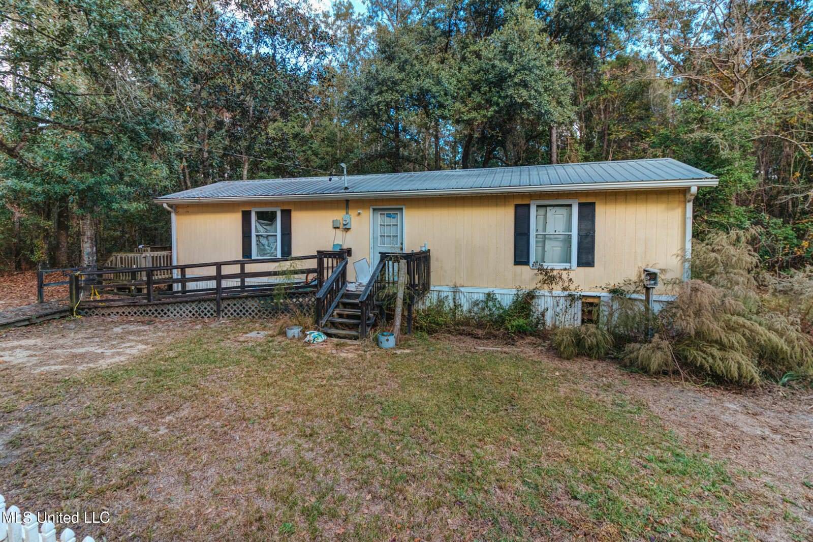 7141 Road 406, Kiln, MS 39556