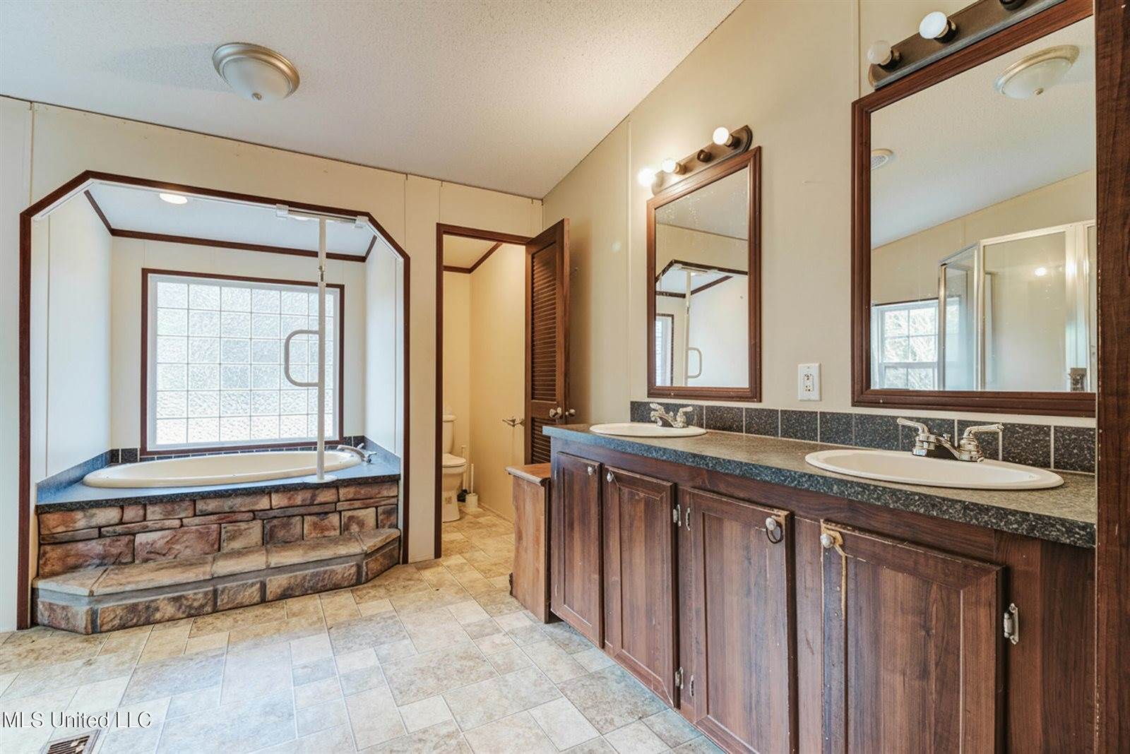 7141 Road 406, Kiln, MS 39556