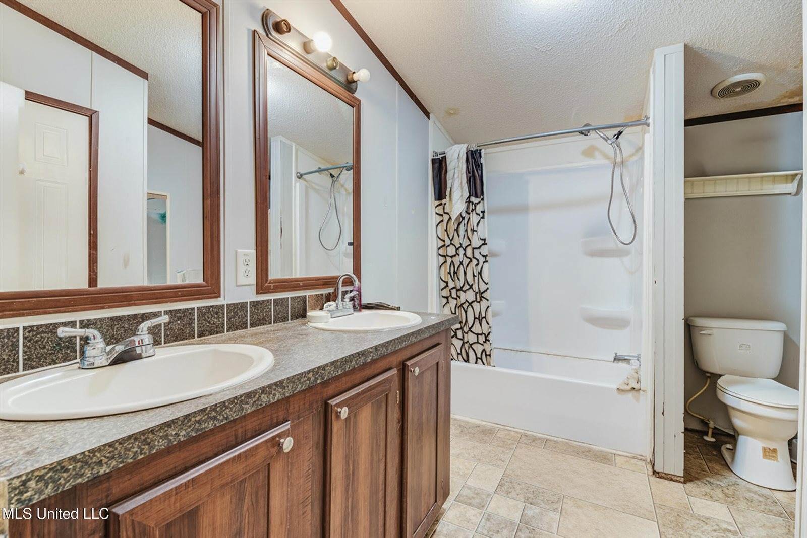 7141 Road 406, Kiln, MS 39556