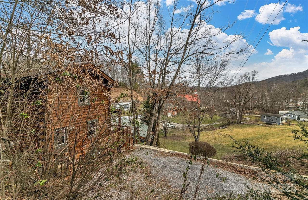35 Creeds Cove Lane, Waynesville, NC 28785