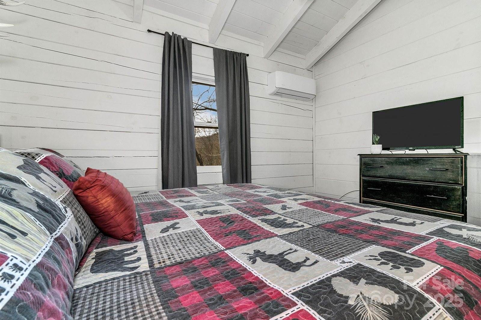 35 Creeds Cove Lane, Waynesville, NC 28785