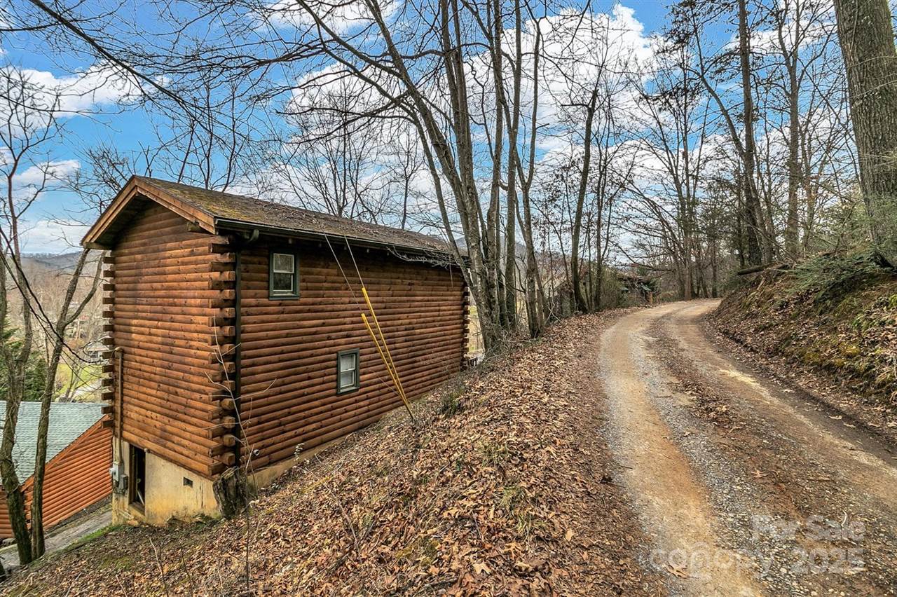 35 Creeds Cove Lane, Waynesville, NC 28785