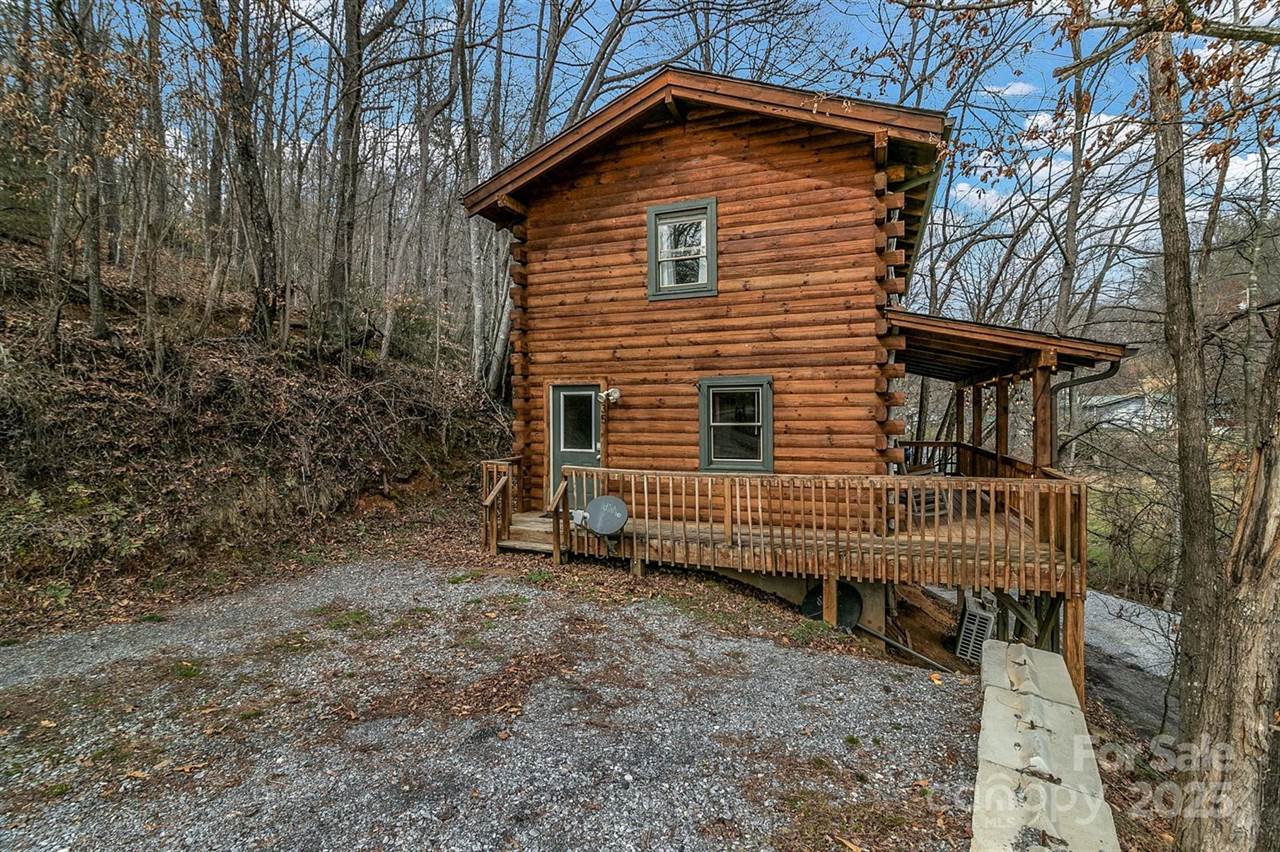 35 Creeds Cove Lane, Waynesville, NC 28785