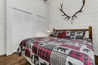 35 Creeds Cove Lane, Waynesville, NC 28785