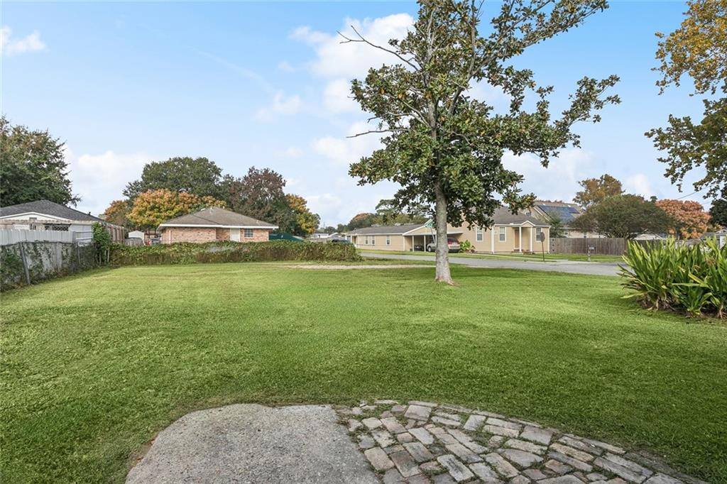 2136 East Beauregard Street, Chalmette, LA 70043