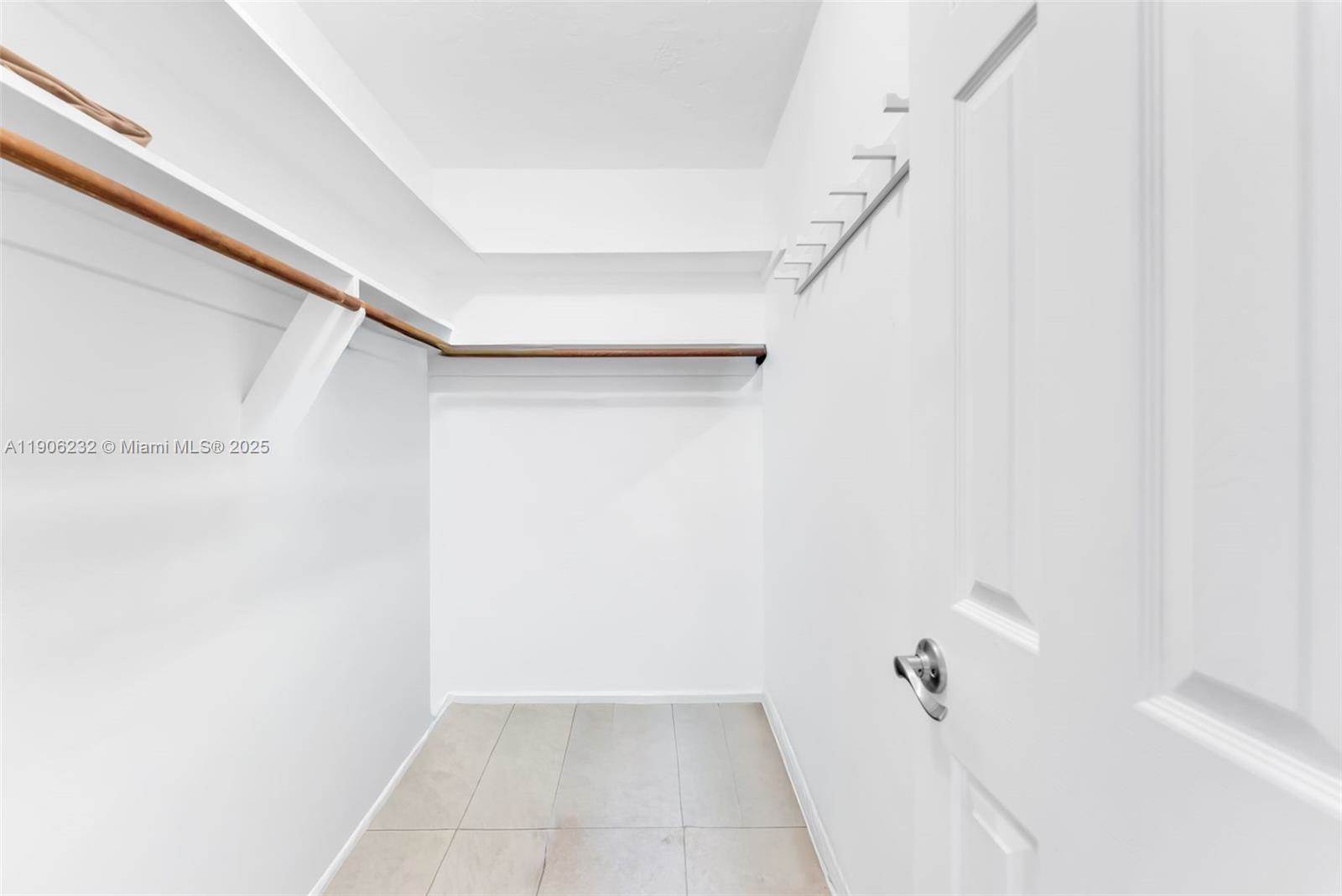 1532 NE 39th St, Oakland Park, FL 33334