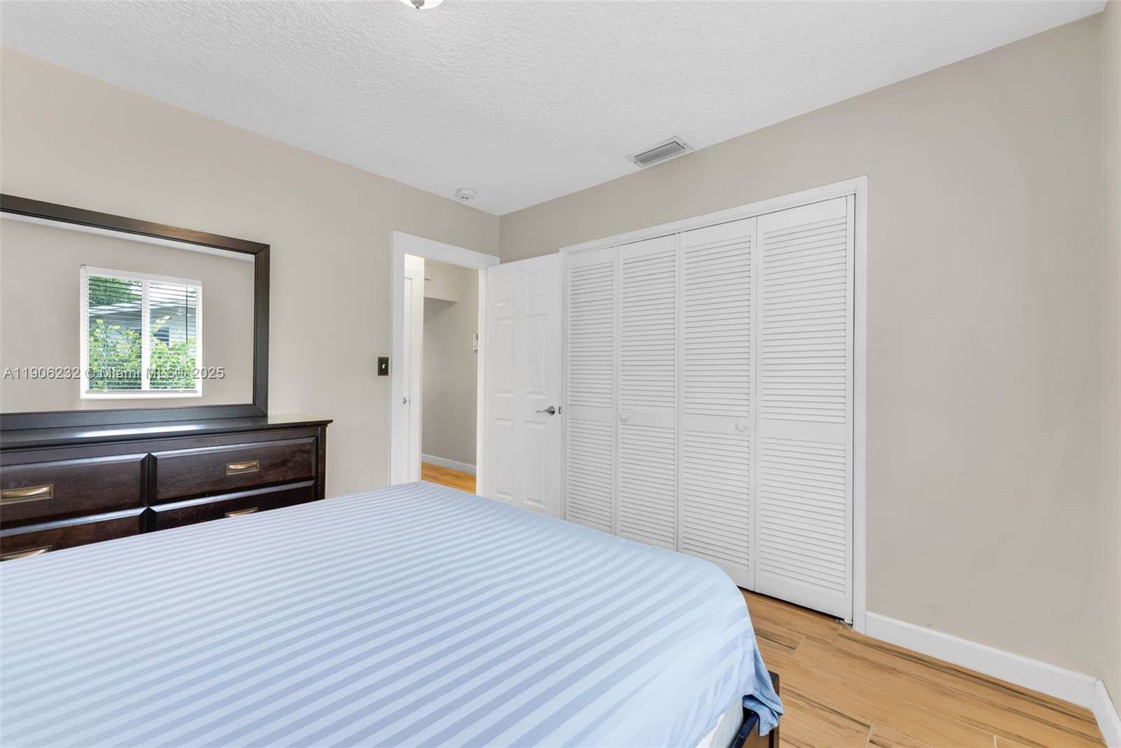 1532 NE 39th St, Oakland Park, FL 33334