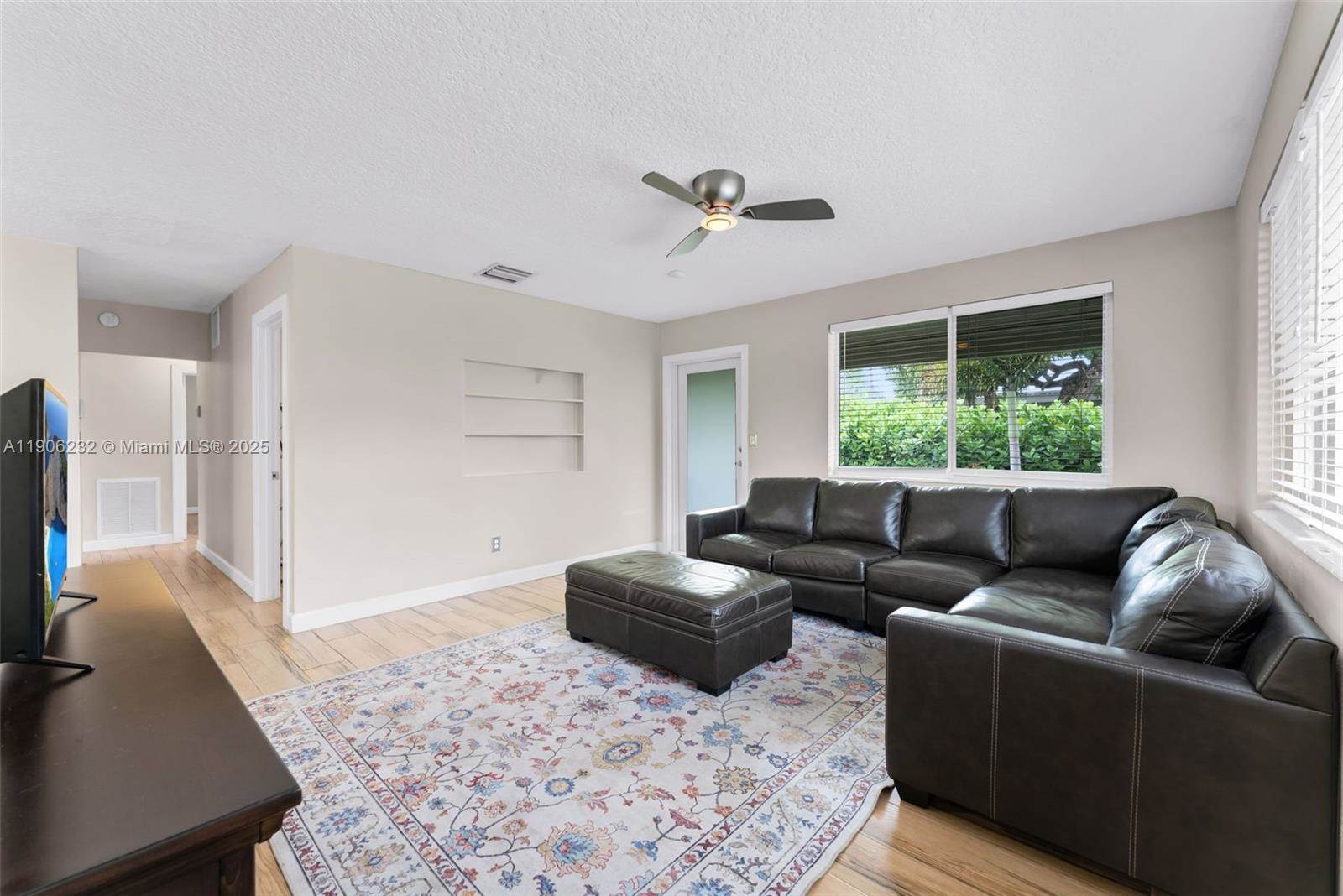 1532 NE 39th St, Oakland Park, FL 33334