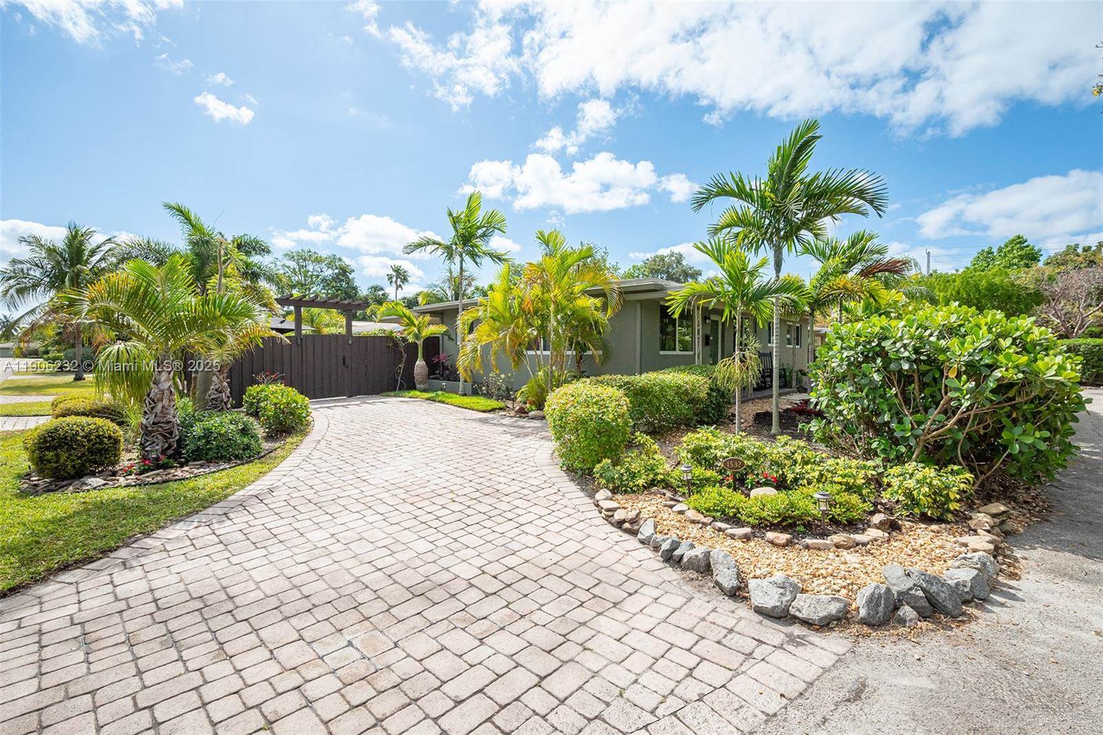 1532 NE 39th St, Oakland Park, FL 33334