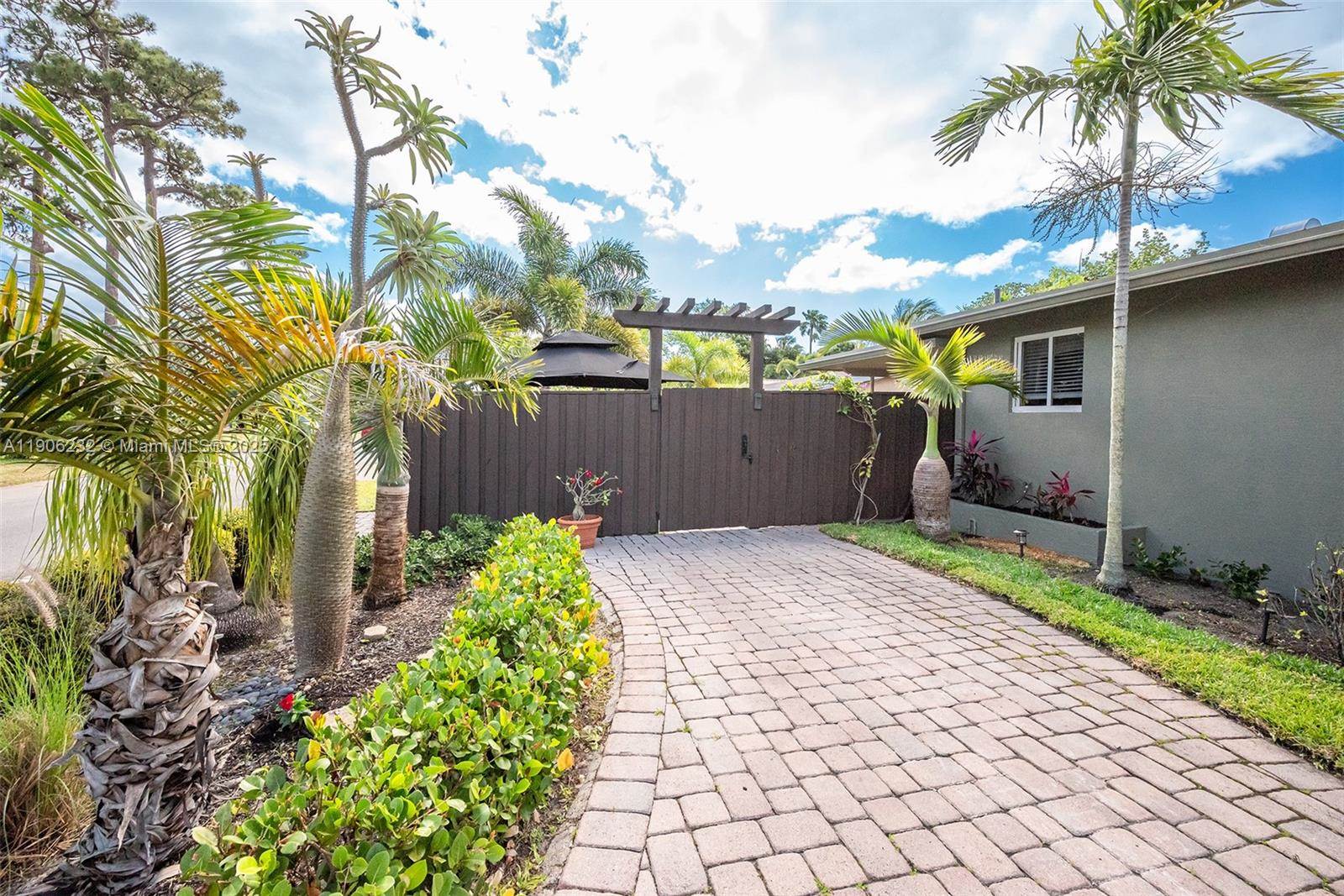 1532 NE 39th St, Oakland Park, FL 33334