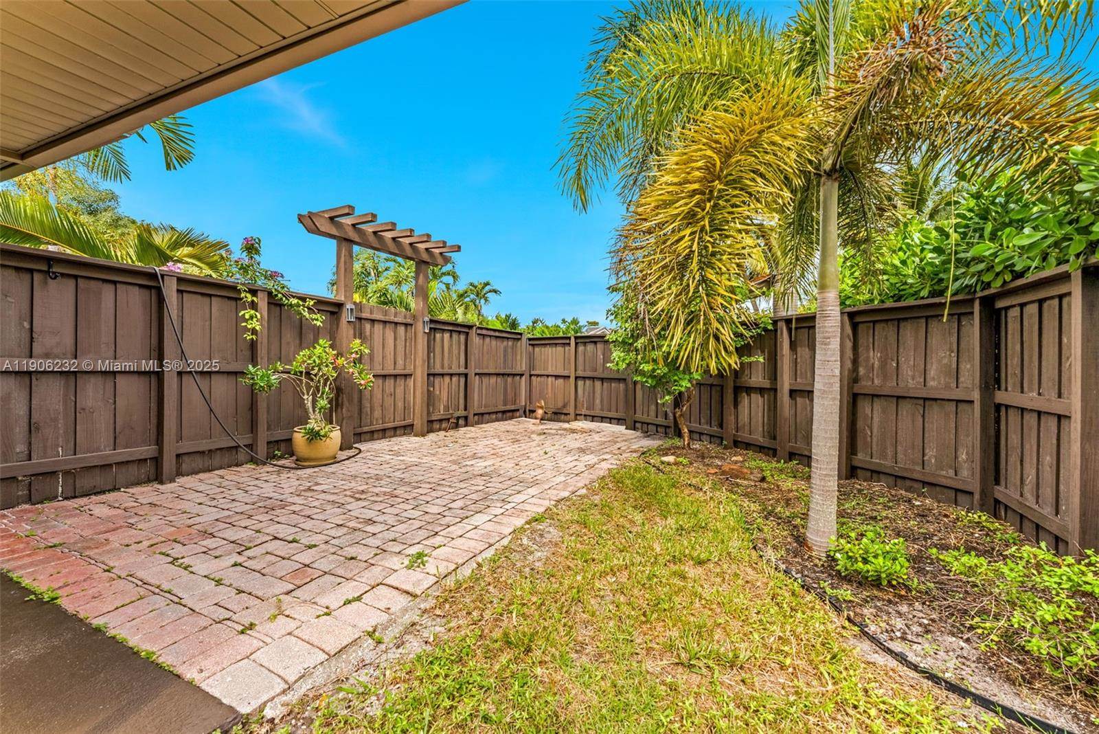 1532 NE 39th St, Oakland Park, FL 33334