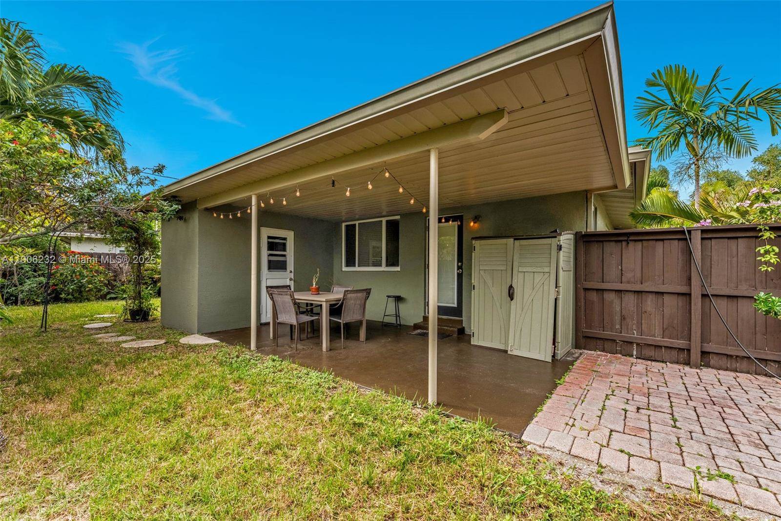 1532 NE 39th St, Oakland Park, FL 33334