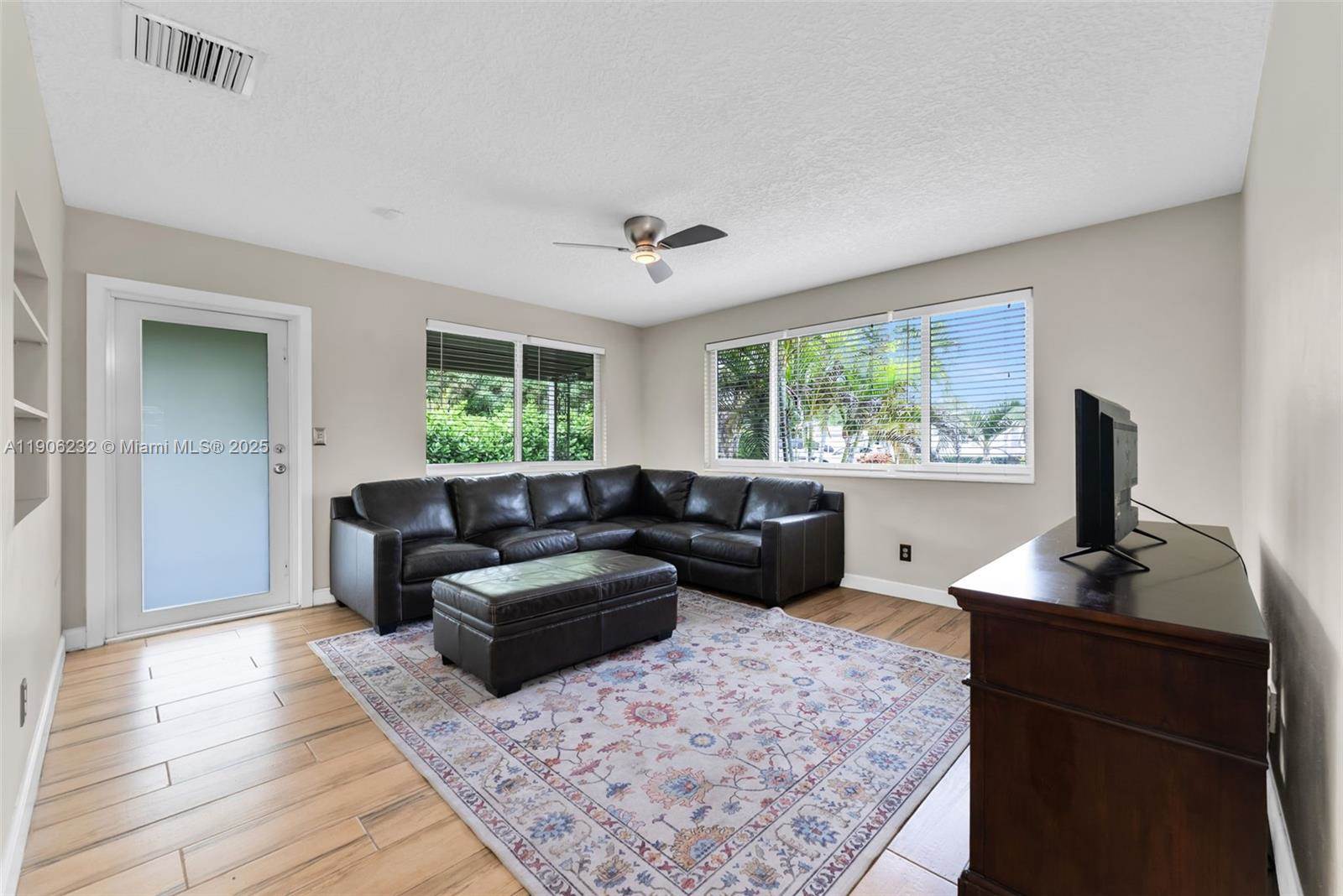 1532 NE 39th St, Oakland Park, FL 33334