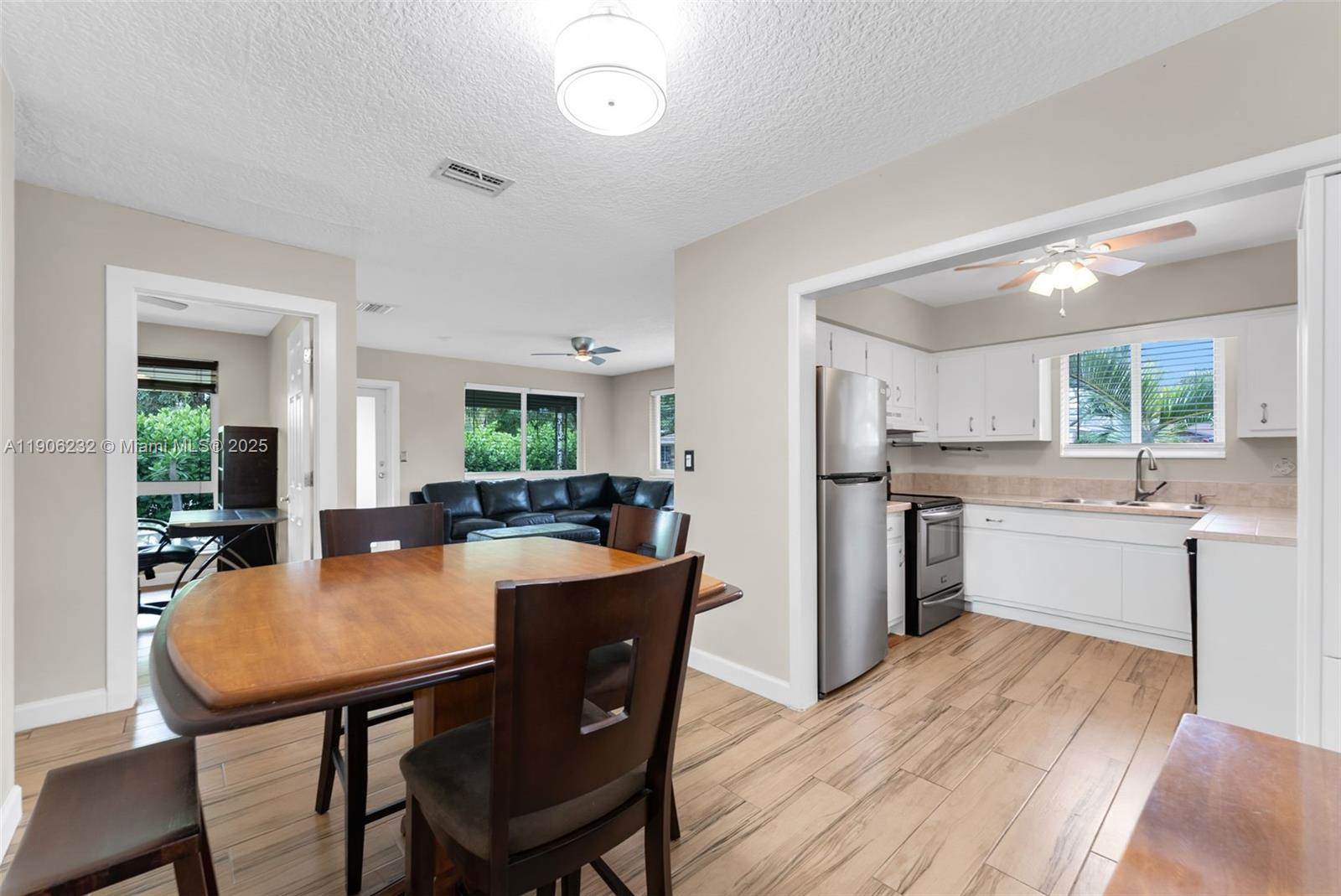 1532 NE 39th St, Oakland Park, FL 33334