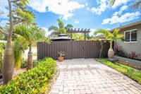 1532 NE 39th St, Oakland Park, FL 33334