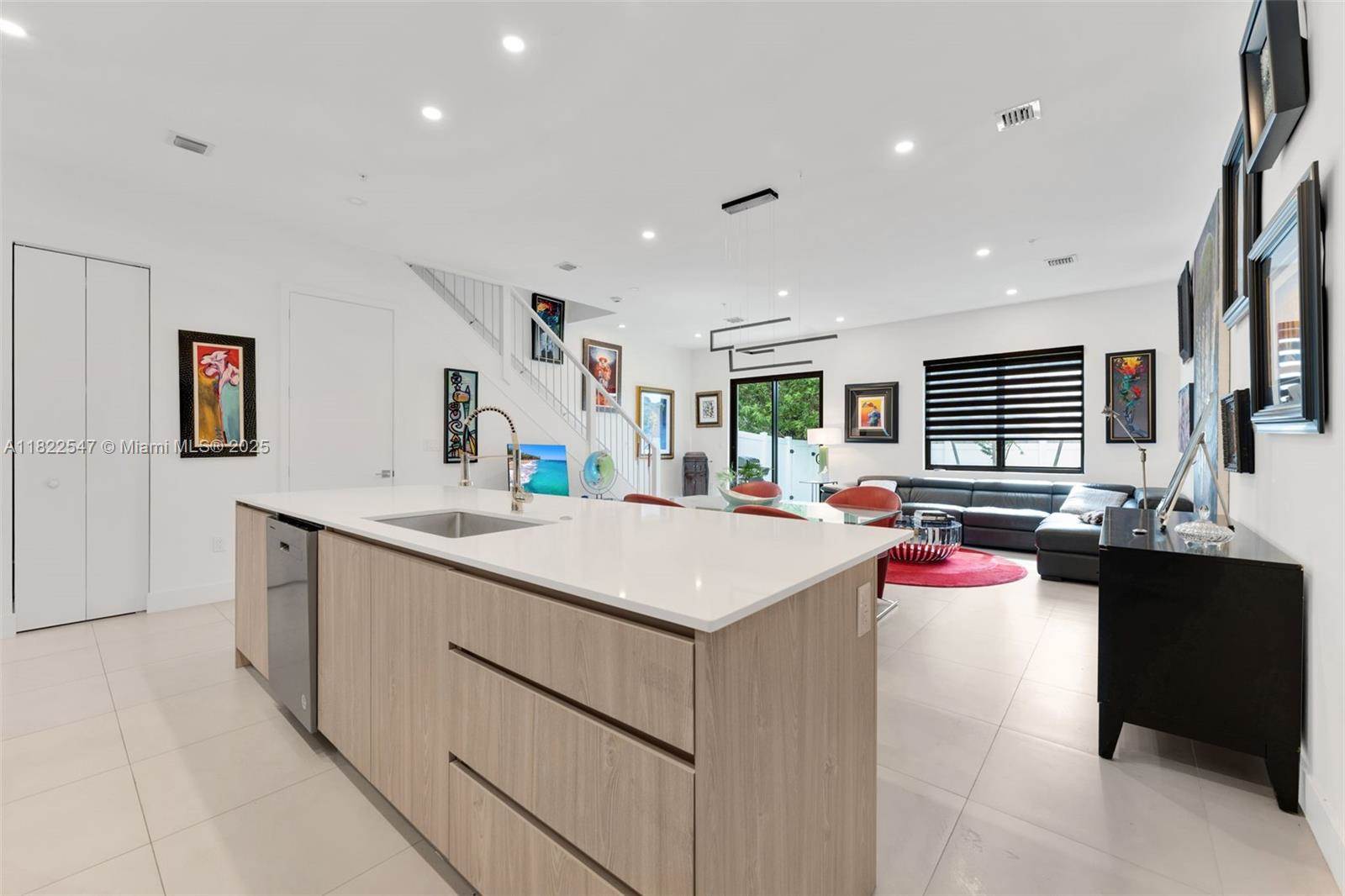 4212 NE 7th Ter, Oakland Park, FL 33334