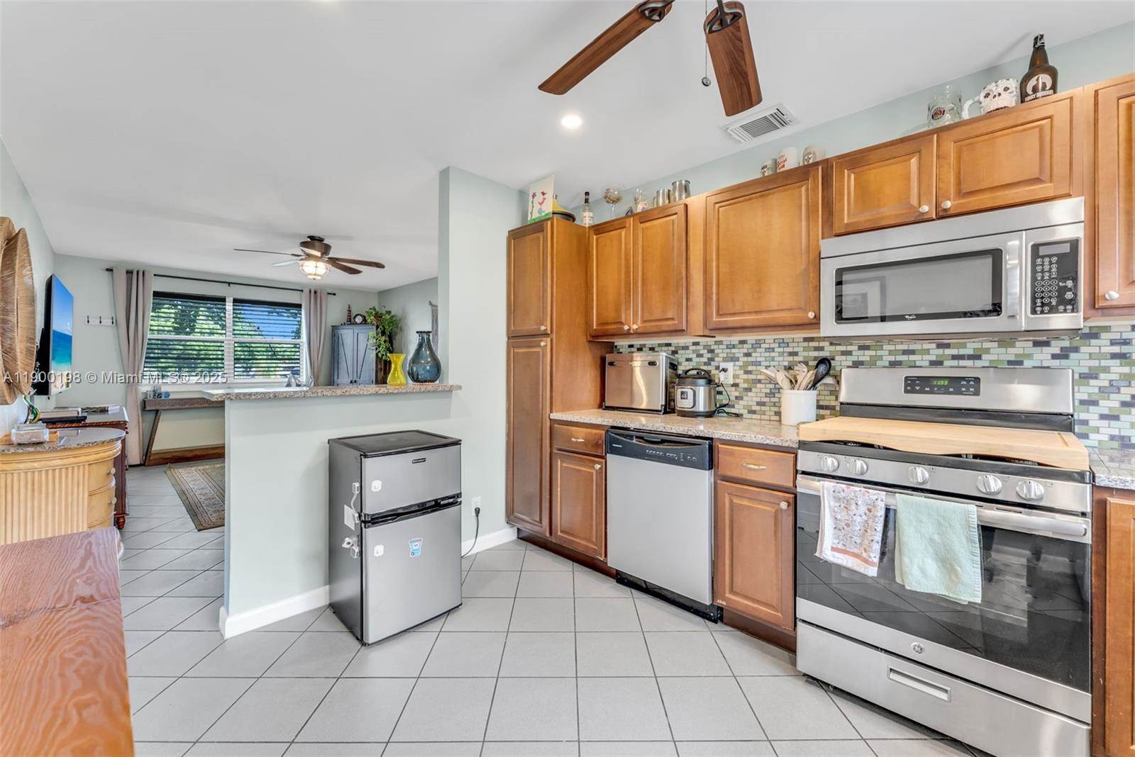 1200 NW 41st St, Oakland Park, FL 33309