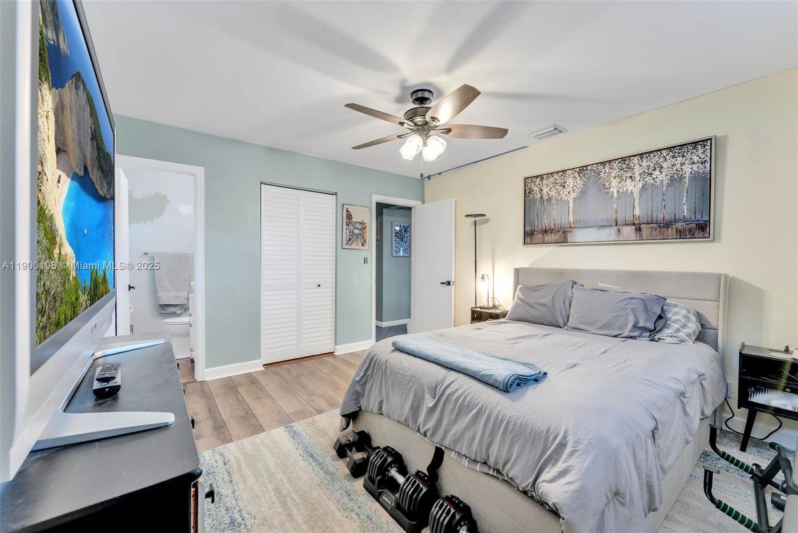 1200 NW 41st St, Oakland Park, FL 33309