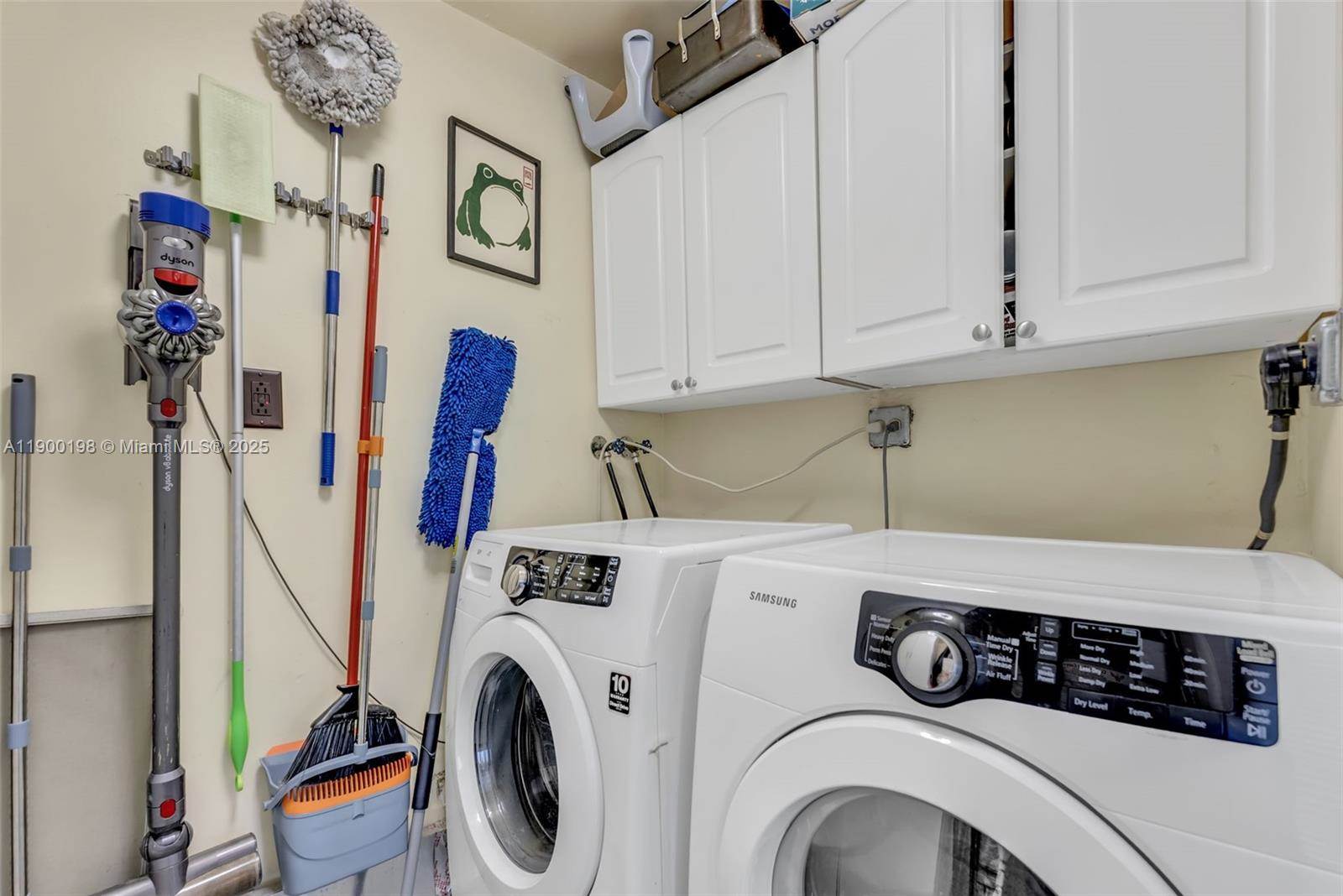 1200 NW 41st St, Oakland Park, FL 33309