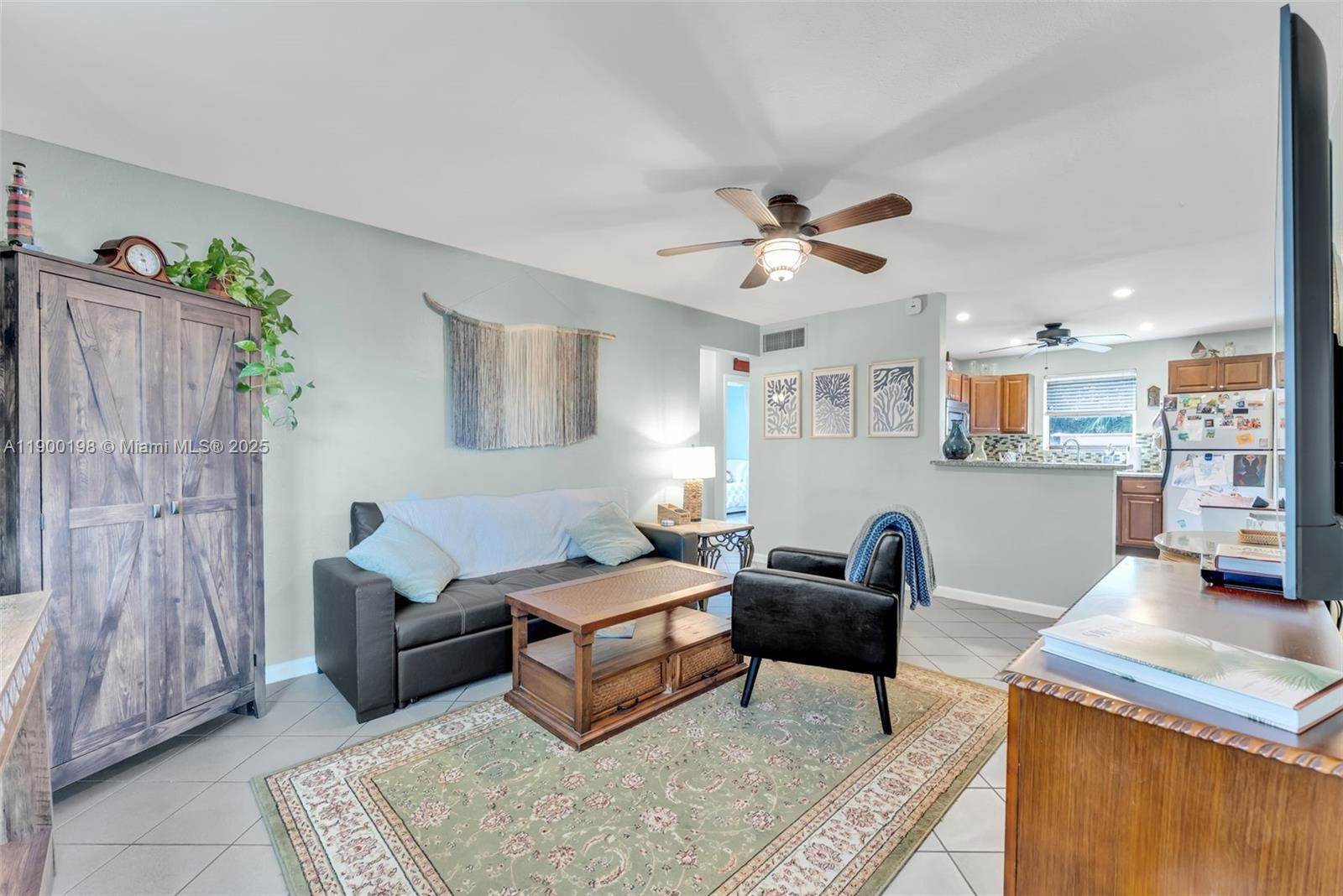 1200 NW 41st St, Oakland Park, FL 33309