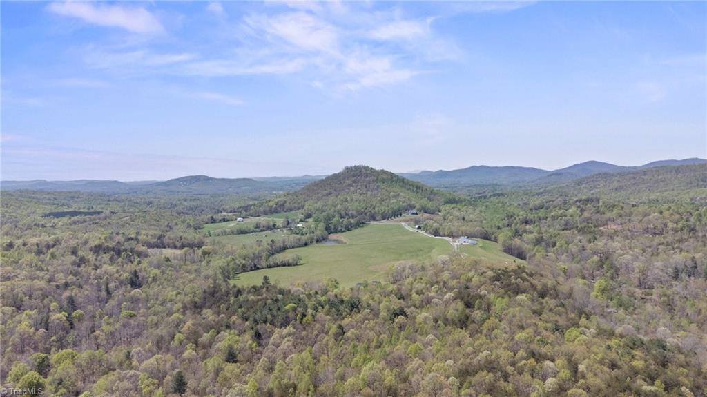 447 Willow Pond Lane, Hiddenite, NC 28636