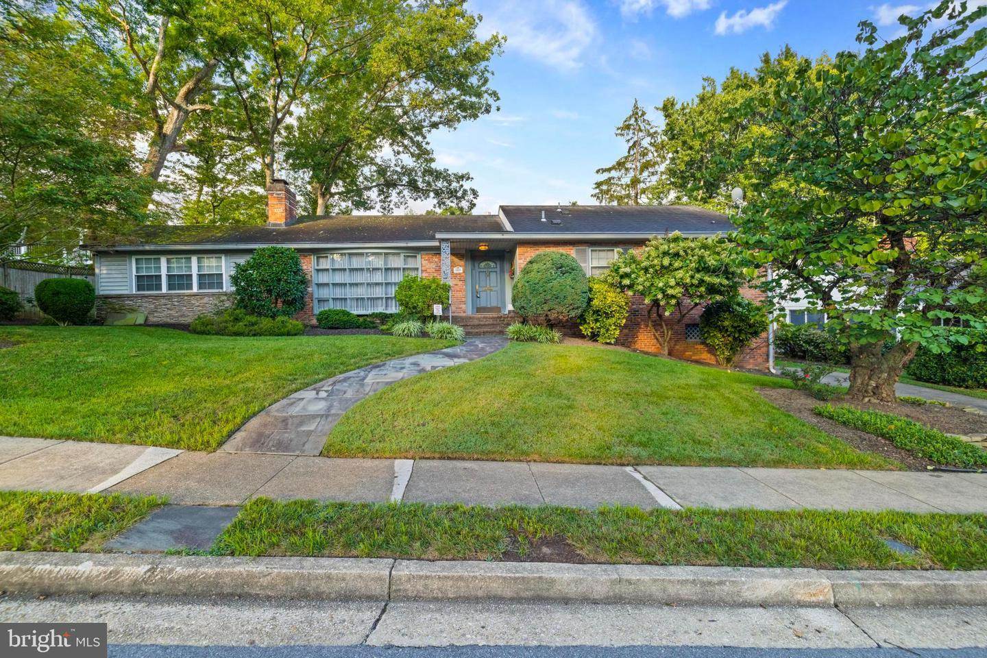 4008 N Stuart St, Arlington, VA 22207