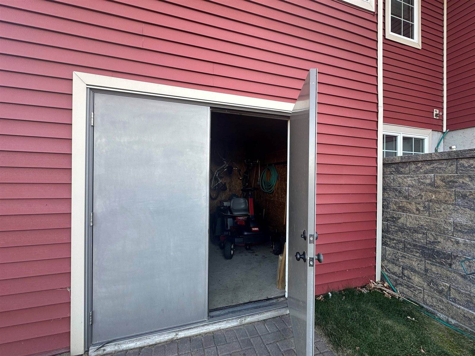 240 North Pond, Jackson, MN 56143