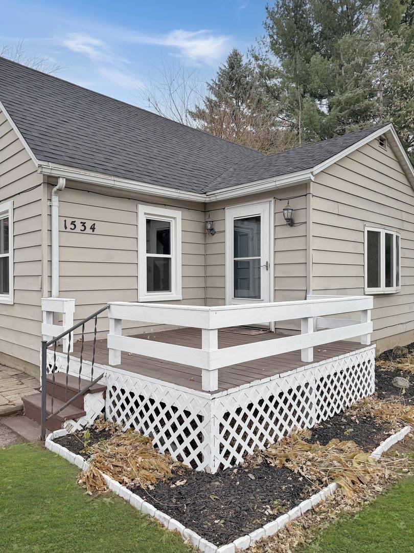 1534 West Fairview Road, Freeport, IL 61032