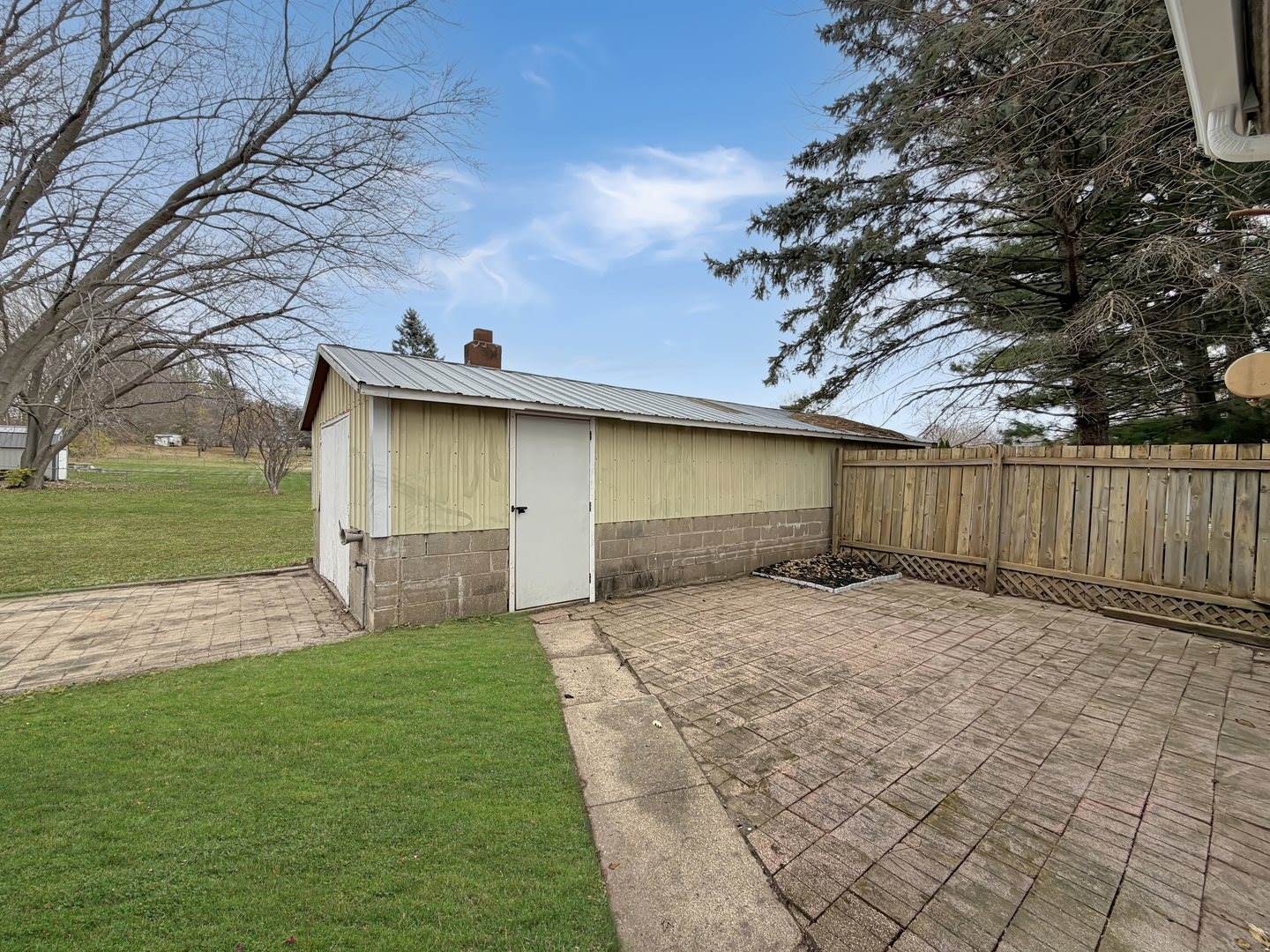 1534 West Fairview Road, Freeport, IL 61032