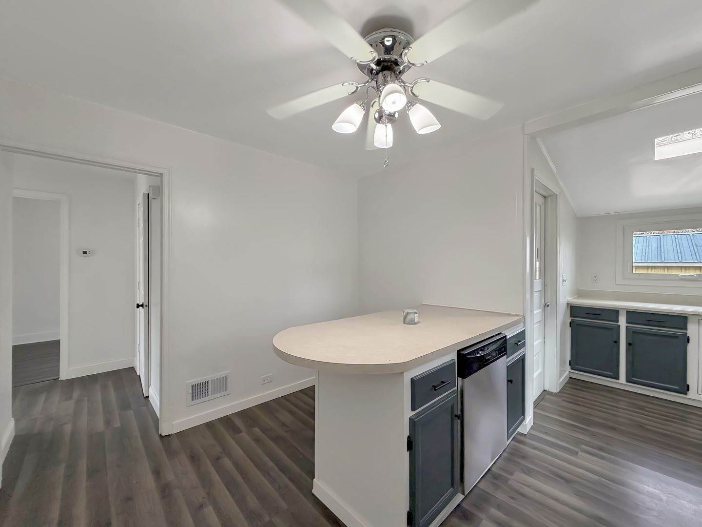 1534 West Fairview Road, Freeport, IL 61032