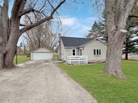 1534 West Fairview Road, Freeport, IL 61032