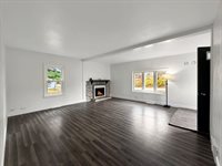 1534 West Fairview Road, Freeport, IL 61032