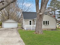 1534 West Fairview Road, Freeport, IL 61032