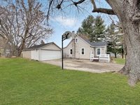 1534 West Fairview Road, Freeport, IL 61032