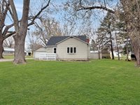 1534 West Fairview Road, Freeport, IL 61032