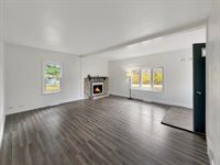 1534 West Fairview Road, Freeport, IL 61032