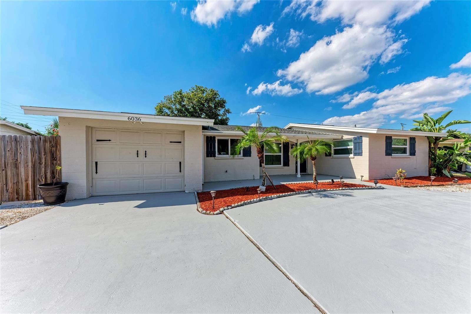 6036 Hopkins Drive North, Bradenton, FL 34207