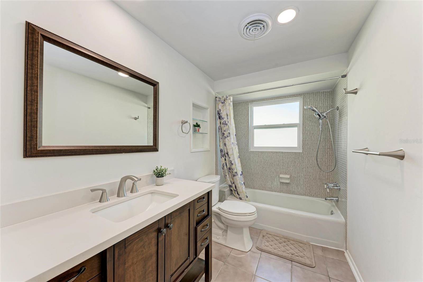 6036 Hopkins Drive North, Bradenton, FL 34207