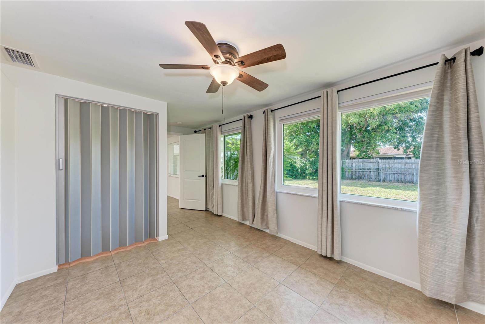 6036 Hopkins Drive North, Bradenton, FL 34207