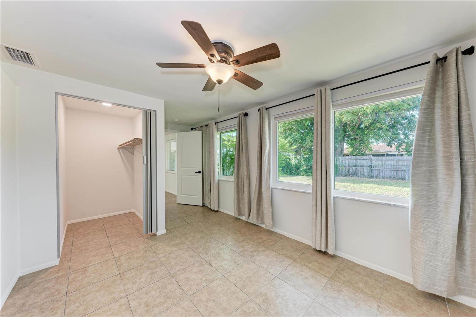 6036 Hopkins Drive North, Bradenton, FL 34207