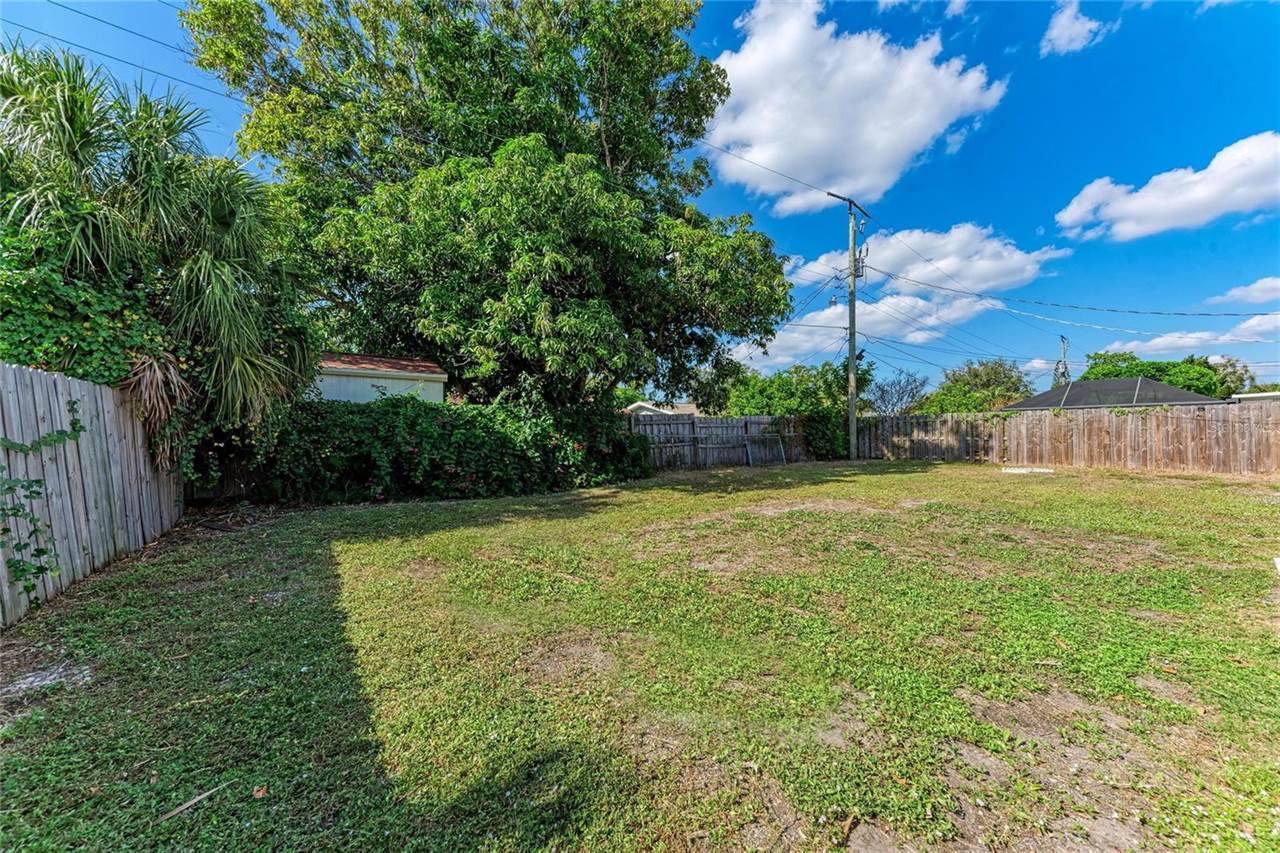 6036 Hopkins Drive North, Bradenton, FL 34207