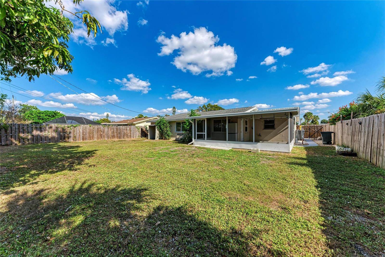 6036 Hopkins Drive North, Bradenton, FL 34207