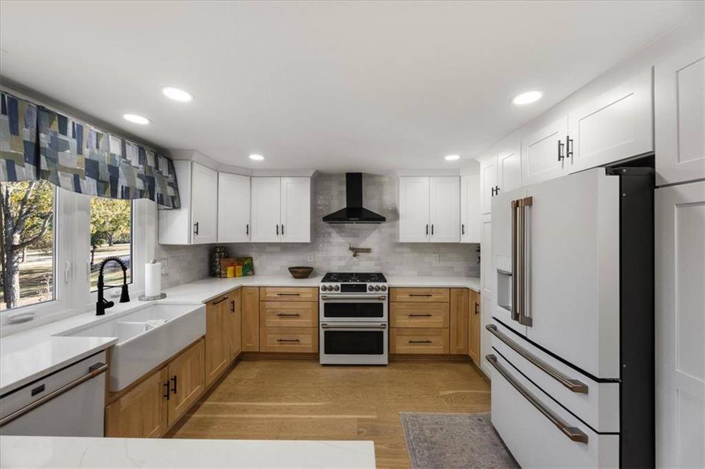 13225 Kimberly Circle, Olathe, KS 66061